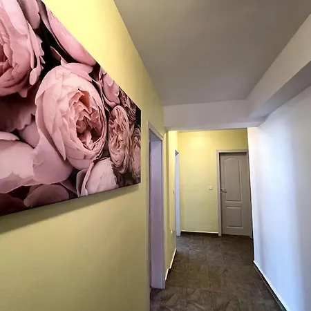 Апартаменты Lovely 2-bedroom Unit In