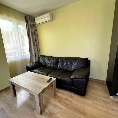 Lovely 2-bedroom Unit In * София
