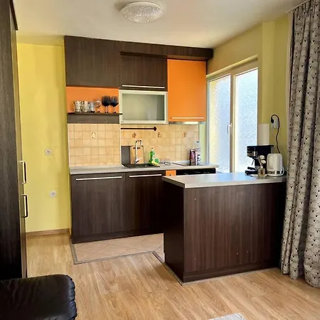 Lovely 2-bedroom Unit In Апартаменты София