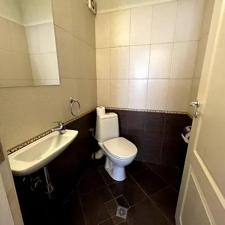 Апартаменты Lovely 2-bedroom Unit In *